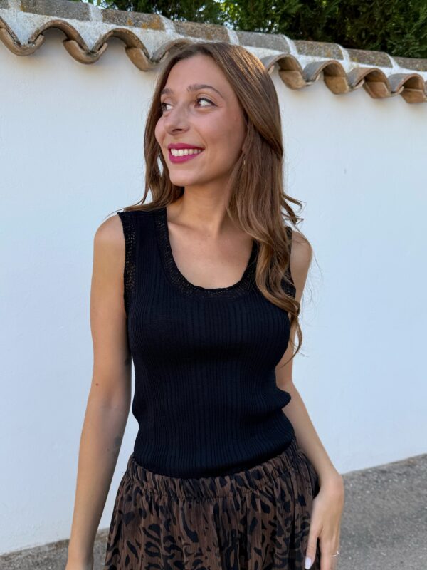 Top Negro Canalé Puntilla