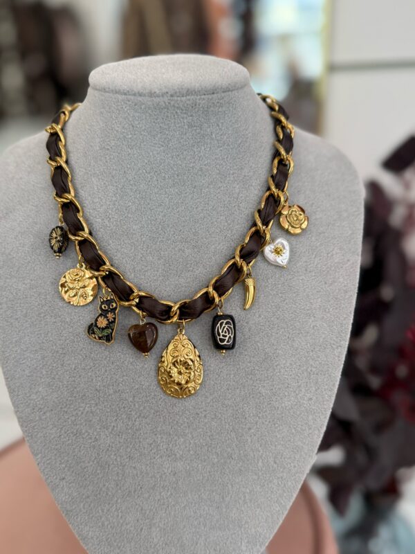 Collar Chocolate Charms