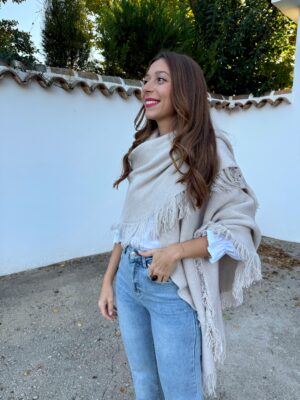 Capa Punto Flecos Beige - Talla única