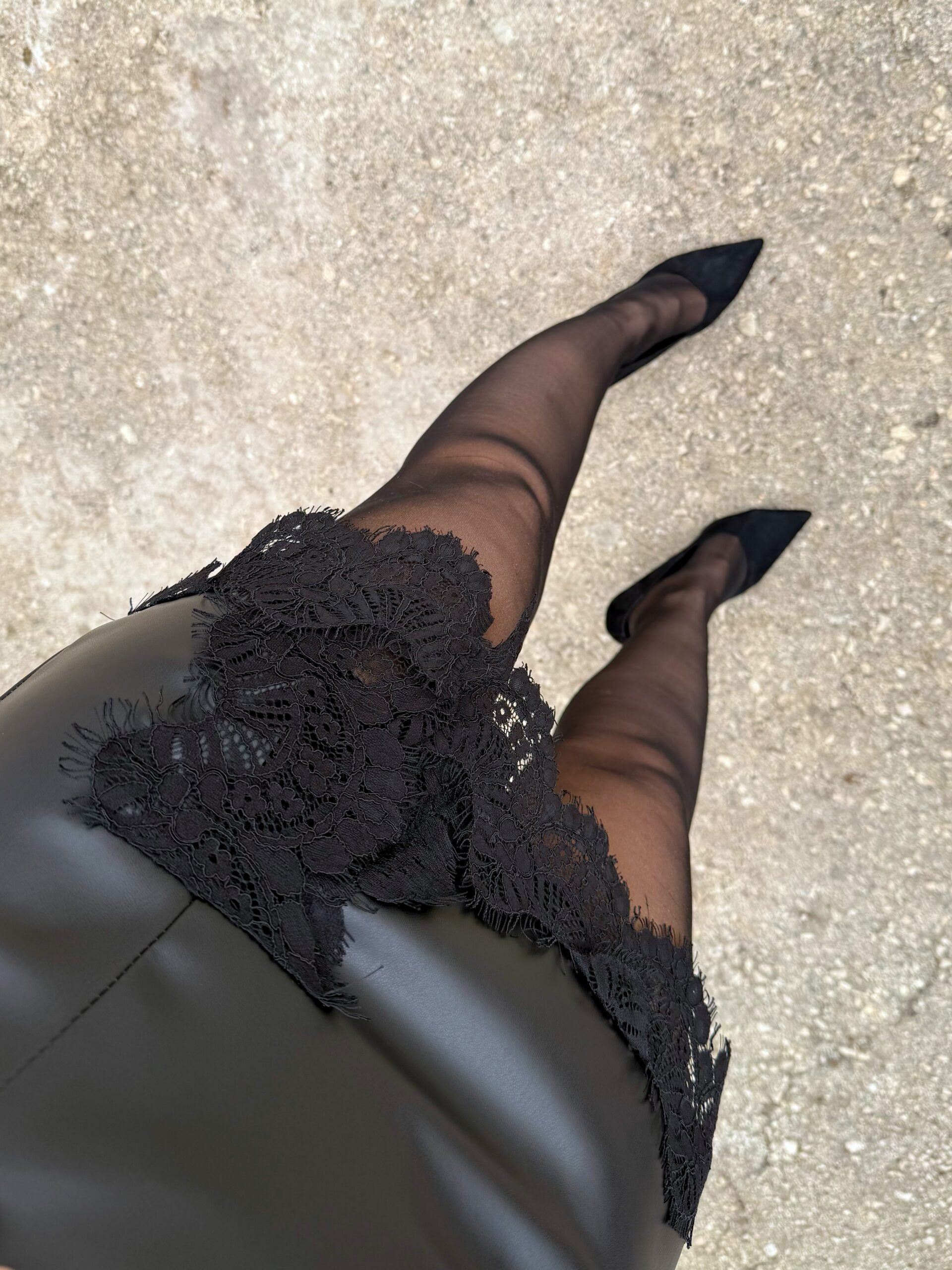 Falda/Pantalón Polipiel Encaje Negra