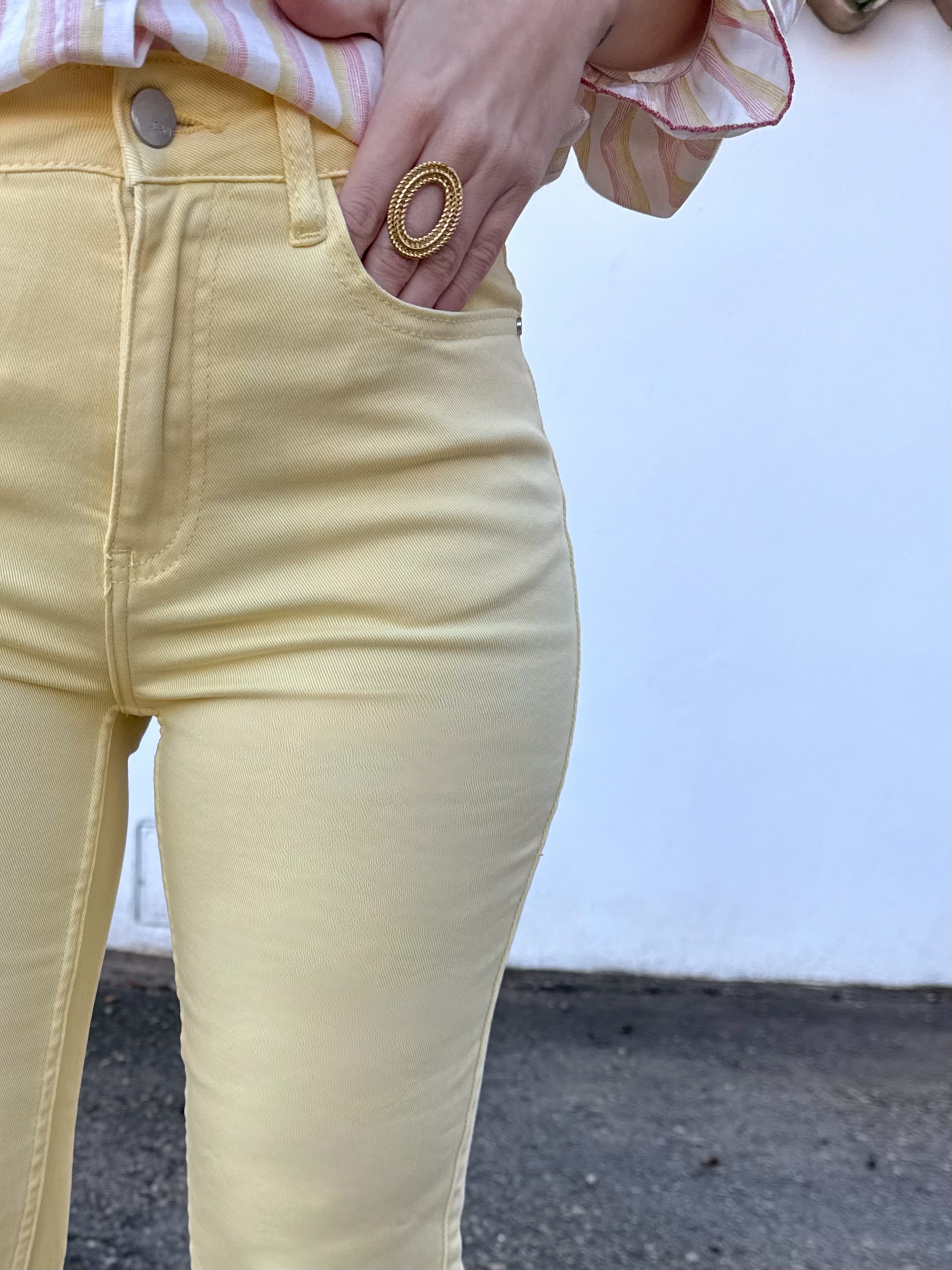 Pantalón Vaquero Skinny Amarillo Pastel