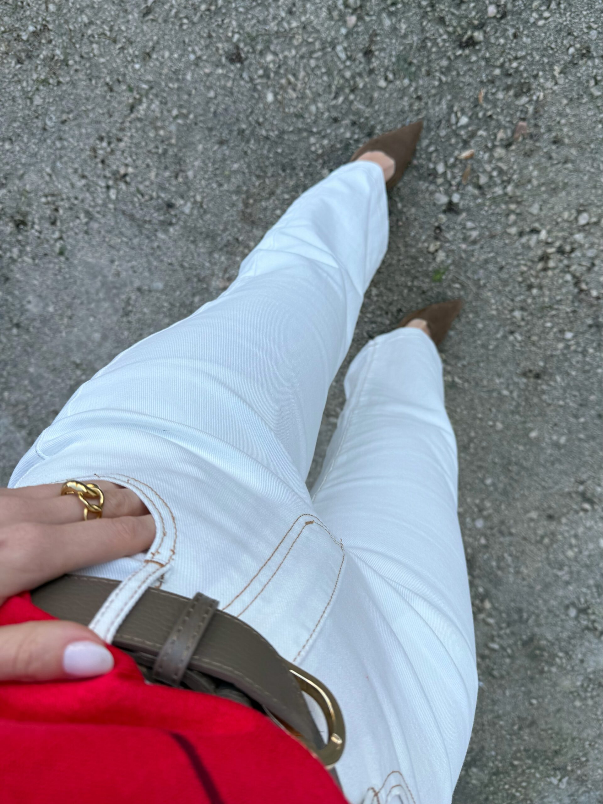 Pantalón Blanco Pespuntes Camel - Imagen 2