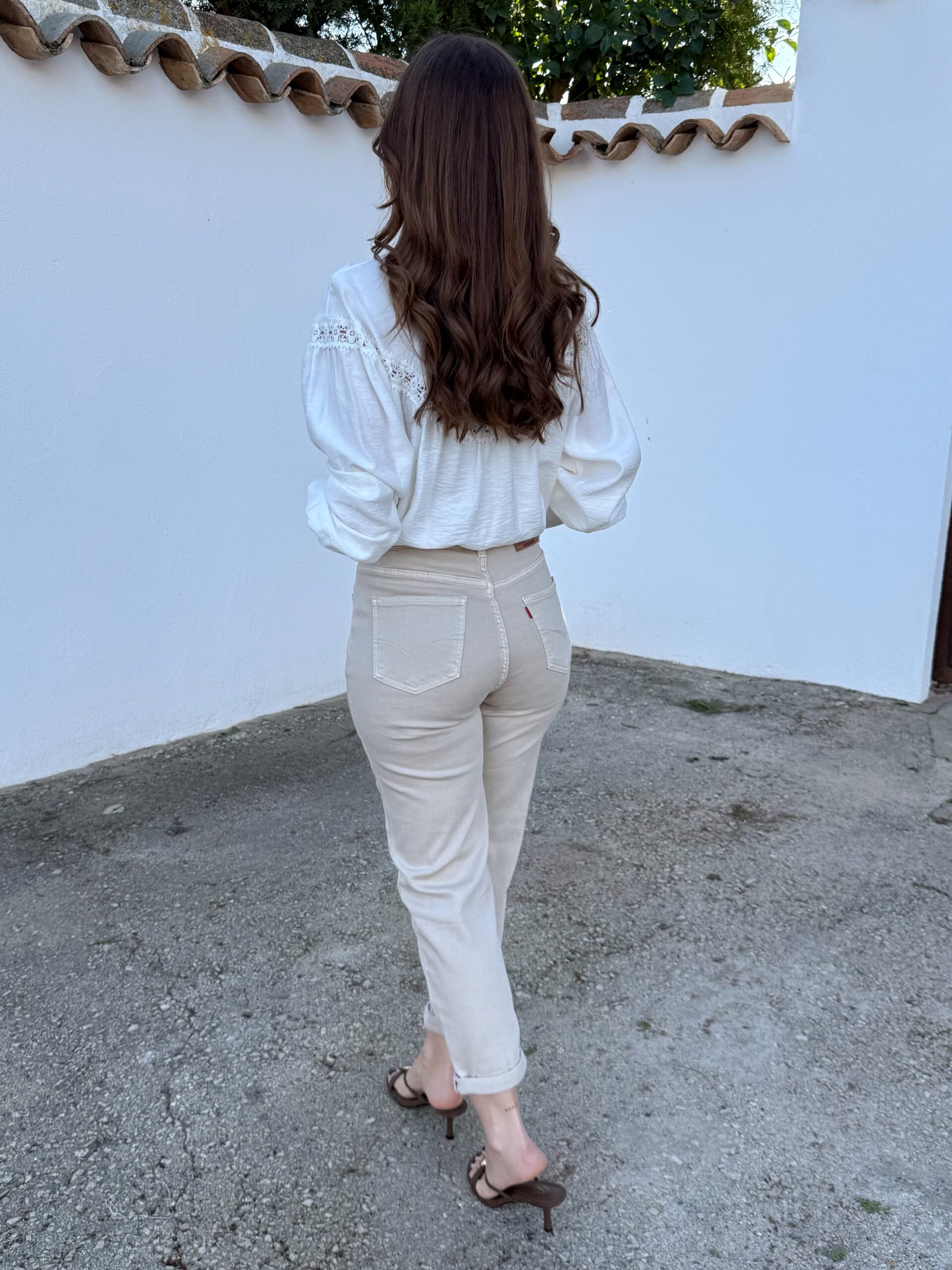 Pantalón LeVs Mom Fit Beige - Imagen 4