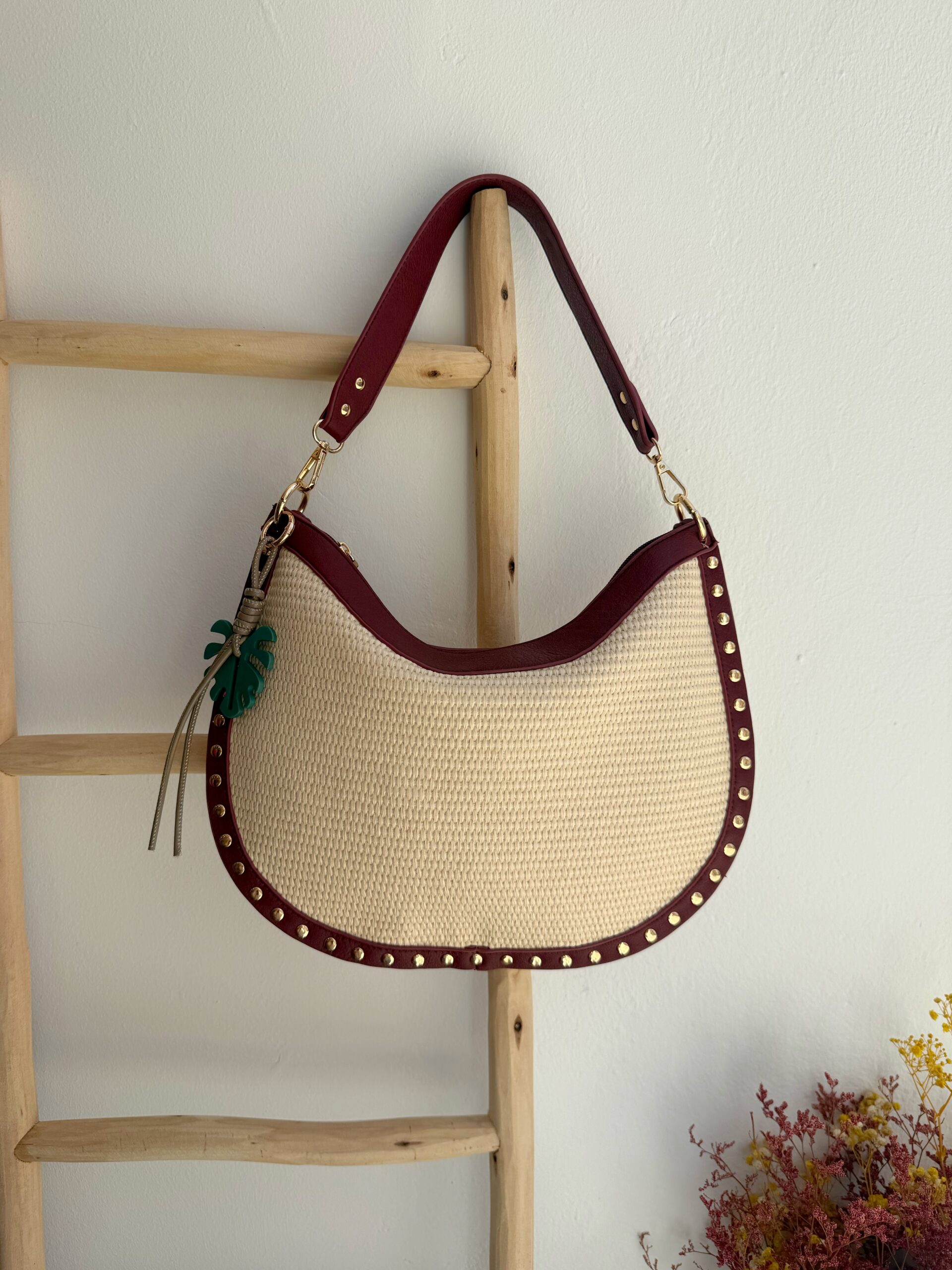 Bolso Rafia Tachas Burdeos - Imagen 2