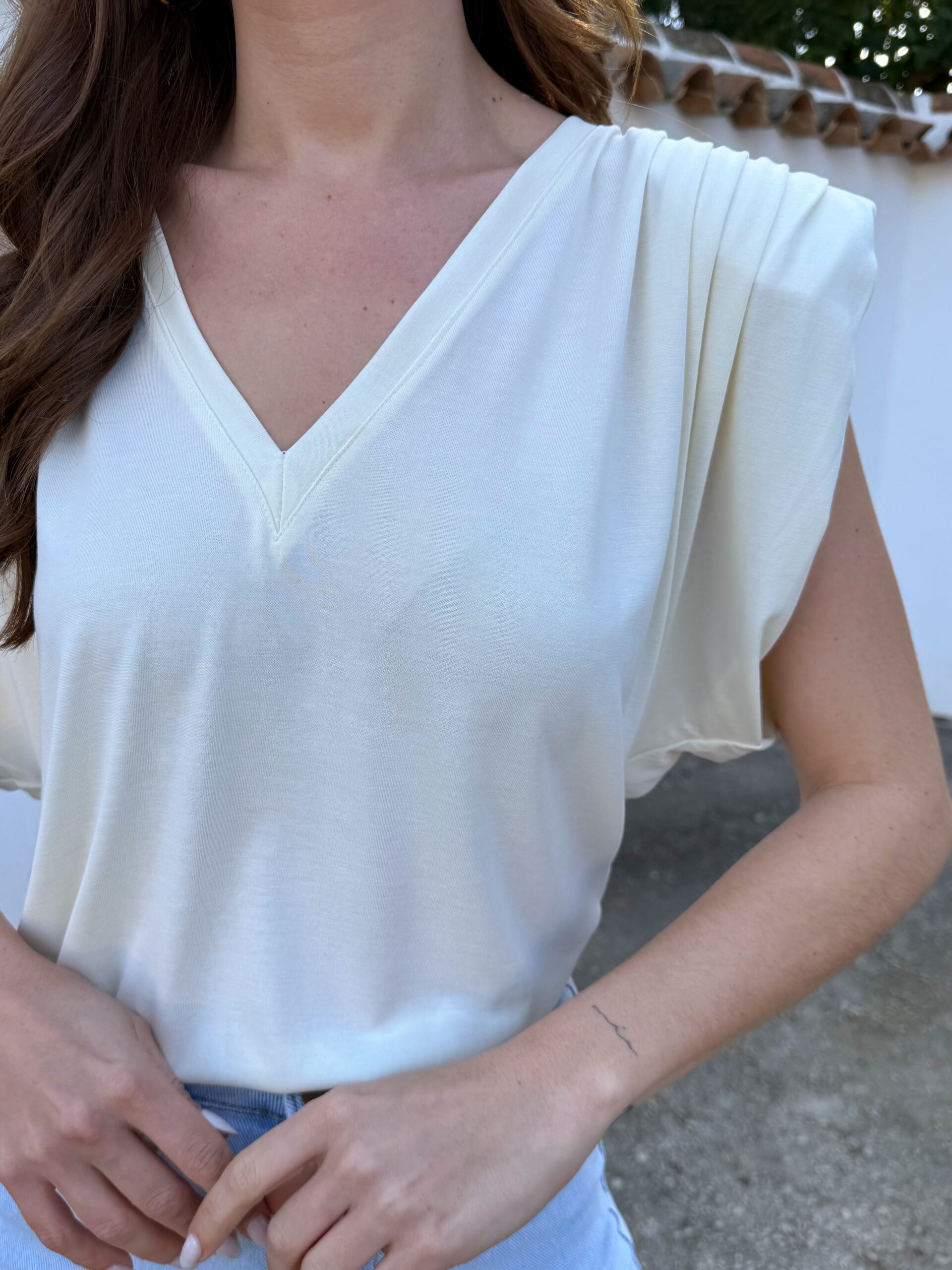 Camiseta Hombreras Pico Beige