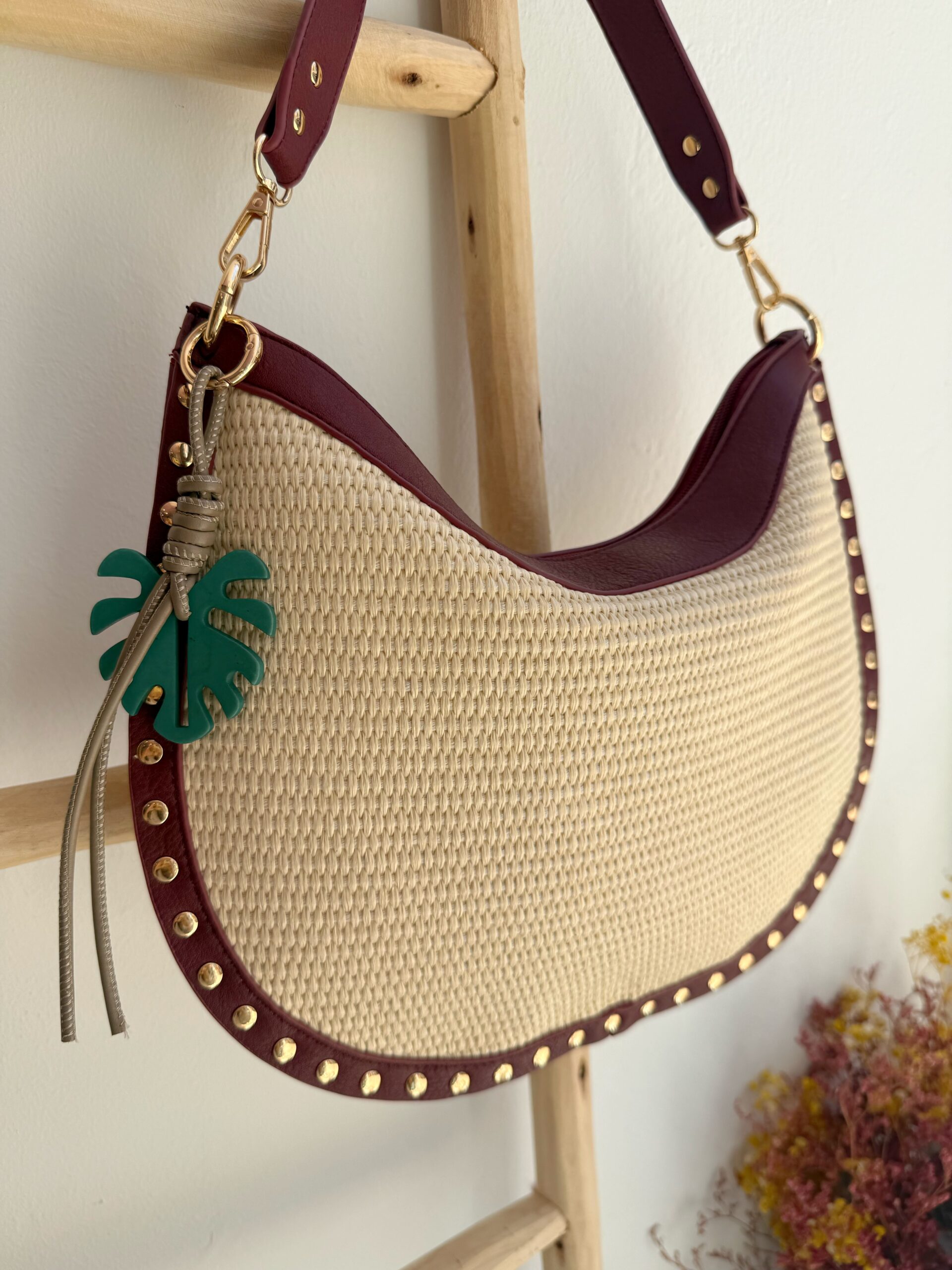 Bolso Rafia Tachas Burdeos - Imagen 3