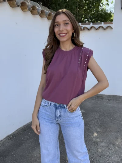 Camiseta Hombreras Tachas Berenjena - Talla única