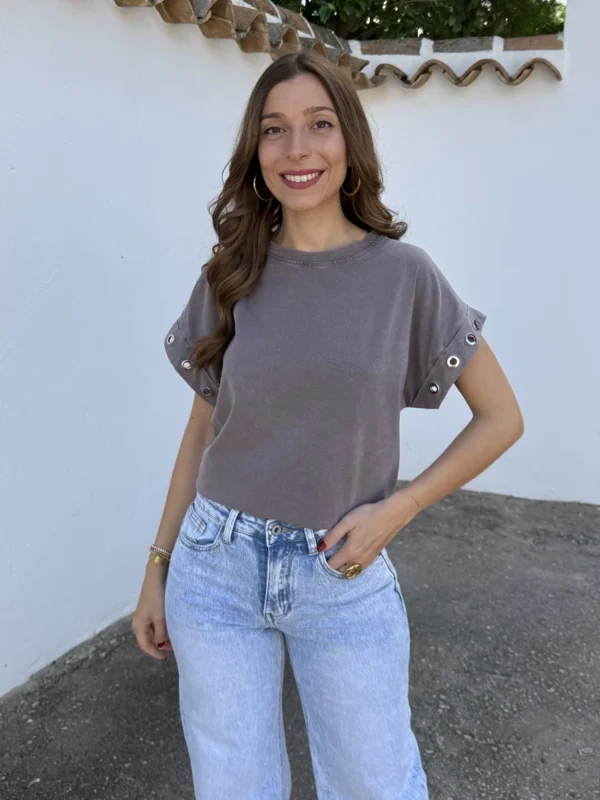 Camiseta Tachas Desgastada