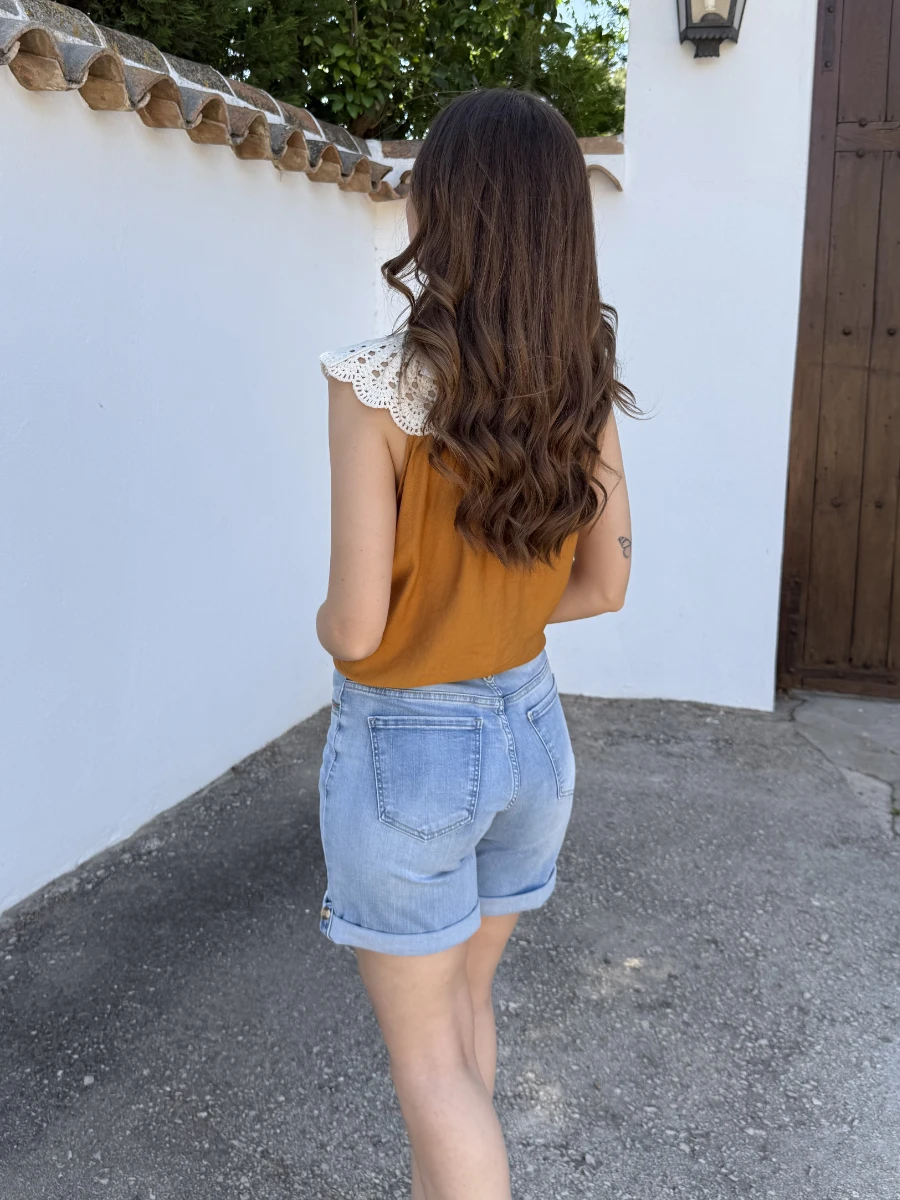 Blusa Cuello Croché Mostaza - Imagen 3