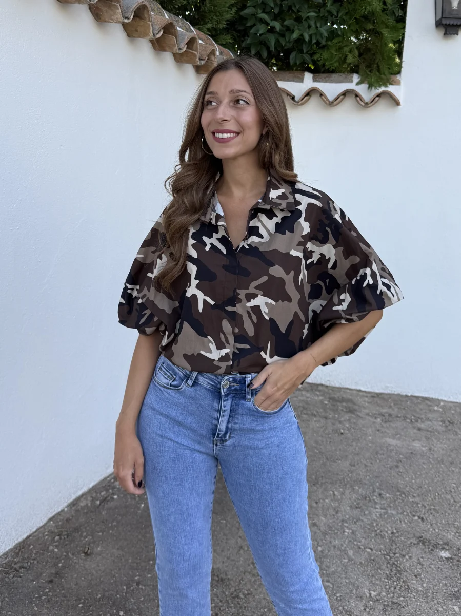 Camisa Camo Marrón Abullonada