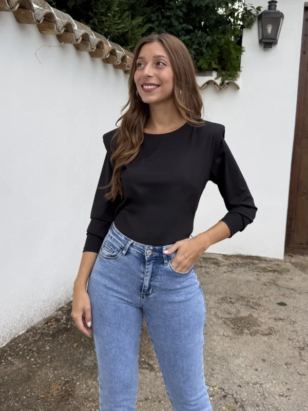 Camiseta Básica Hombreras Negro
