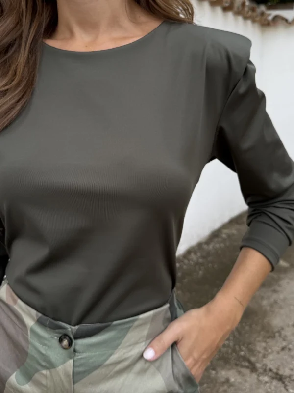 Camiseta Básica Hombreras Kaki